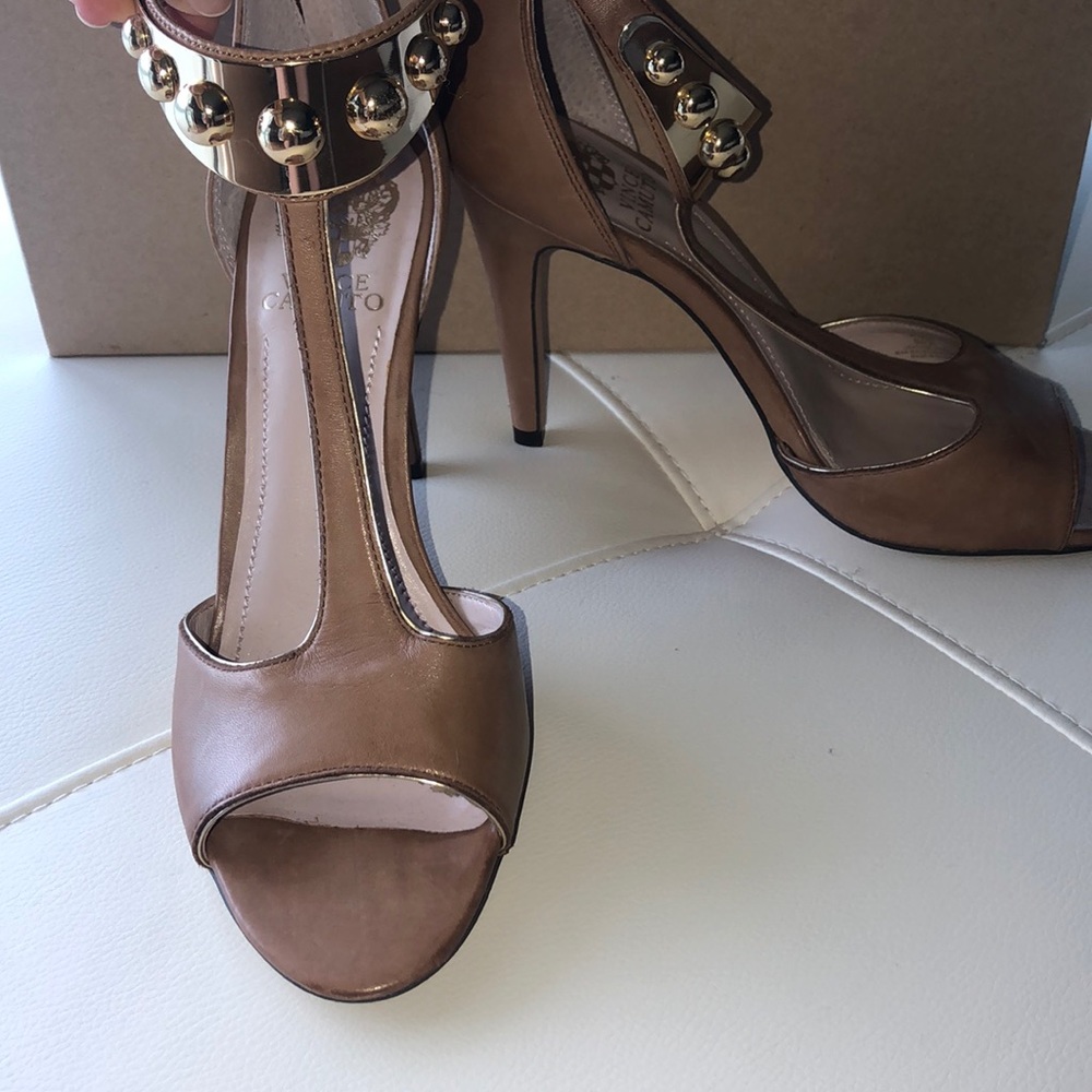 Vince Camuto caramel heels